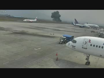 USバングラ航空211便着陸失敗事故の監視カメラ画像