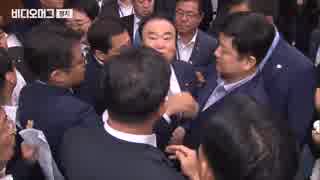 【韓国】 動物国会：野党が扉を封鎖、与党はハンマーとバールで応戦