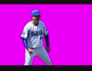 サングラスをかけて笑う佐野恵太選手　PB