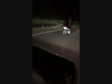 サザエさんのテーマをふかす暴走族