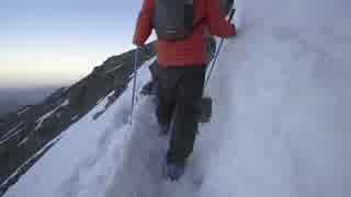 Hiker on Mountainside Path　金本朝樹