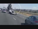 F-16戦闘機が倉庫へスポッと落る瞬間が映ったドライブレコーダー映像