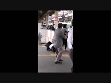 JR赤羽駅　電車に乗るときは集団ストーカーに用心してください。集団ストーカーに囲まれて男はチカン冤罪をでっちあげられます。女はチカンをされます