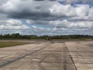 1000馬力のエンジンを積んで時速166キロを記録したJCBのトラクター