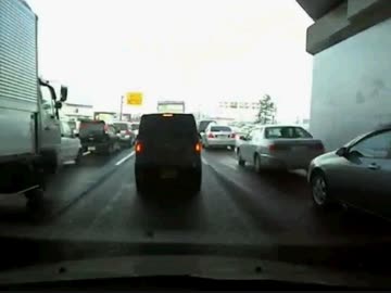 燃える自家用車