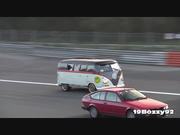 ポルシェ９９３のエンジンを載せたワーゲンバス