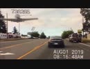 小型飛行機が道路に緊急着陸、警察車両の車載カメラが捉える-閲覧注意(米08/01)
