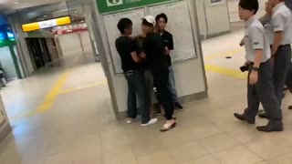 新潟県長岡駅で無賃乗車＆暴行をするクズ未成年(モザイク無)