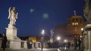 People on Sant Angelo Bridge at Night　赤田正行