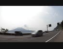 ある日の桜島（その１５８）＜竜ヶ水駅近くの自販機コーナーから国道１０号線の交通状況と桜島＞