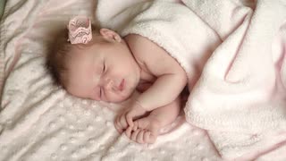 Newborn Little Baby Girl Is Sleeping On The Bed, Sweet Dreams Of Little Baby, Healthy Sleep.　