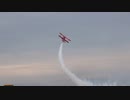 ジェットエンジン付き複葉機で空中静止
