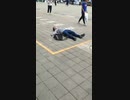 目力先輩の真似をする中国人