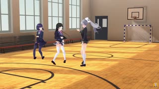 シャトルランしながら質問に答えて行くJK組三人