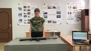 ロシア少女がAK74を10秒で分解・組立