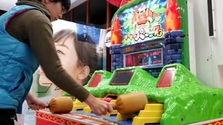 ゲーセンでわにわにパニックをするセブンイレブン店長キクタ敬大