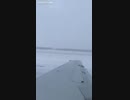 【アメリカ】着陸時に雪で滑って滑走路から外れる