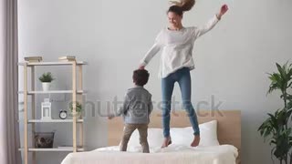 キッズオンエア　happy-family-african-american-mixed-race-kid-boy-an...