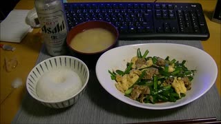 パンツマンの肉入りニラ玉。