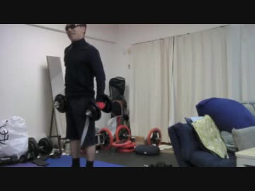 上半身をパンプアップさせるN国党支持者