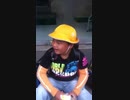 男子小学生と対話する岩倉サンタ