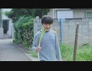 ネギをくわえながら歩く子供が現れました