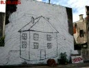 街の壁を使ったストップモーションアニメ
