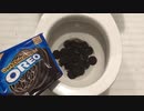 M&M'sとオレオのクッキーをトイレに流してみた２