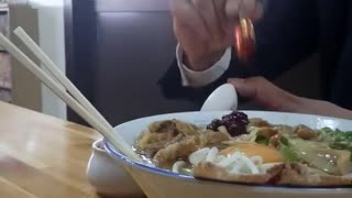 徳島ラーメン肉大チャーシュー増しに辛味噌とマー油をたっぷり入れて黙々と食べるだけの動画