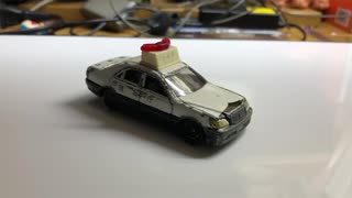 トミカ　渋いパトカー
