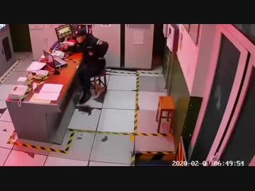 【閲覧注意】武漢肺炎で突然崩れ落ちて動かなくなるまで...