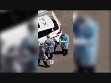 中国の武装した救助隊によって市民を銃撃していると思われる映像
