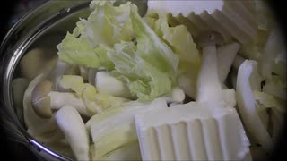 坦々餃子鍋を作る