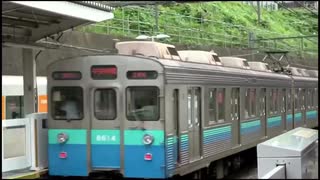 爆   音   電   車   も   吹   っ   切   れ   た