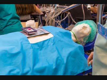 20代のコロナ感染の男性、病院をたらい回しにされた結果、会話ができない重体