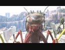 椎名唯華さんと花畑チャイカさんと夜見れなさんがカマキリに乗って飛んでくる動画です