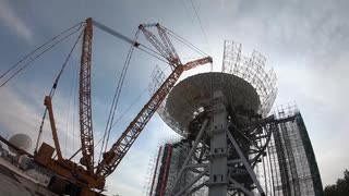 中国の火星探査任務　受信用アンテナ反射器の吊り上げ成功