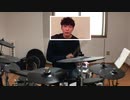 ドラムを叩く星野源