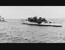 空母と衝突し、その後の火災で上部構造物が全損した軍艦