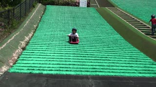 【竹取公園】芝すべり・ターザンロープ・シロツメクサの花冠を作るあい❤