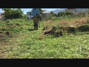 前回の動画でエンジンをかけた草刈り機で、早速草を刈ってみました！どれくらいきれいに簡単に草刈りが出来るか動画を撮りました！夏の草が多い時期には便利です。とてもきれいに草が刈れました！