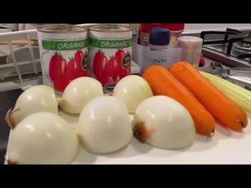 自分を大蛇丸と信じて止まない一般男性が、ミートソースパスタとビールで優勝する動画です。