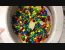M&M'sとプリングルズをトイレに流してみた