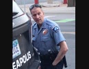 アメリカ、暴動の元凶である黒人を殺した 警察官の写真を世界に公開