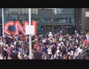 暴動のとばっちりを受けるCNN【投石】