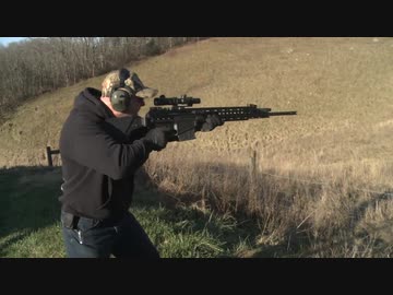 セミオート.338ラプアマグナムライフルを立射