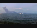 ある日の桜島（その２１５）＜錦江湾に浮かぶでっかい船と背後で噴煙を上げる桜島＞