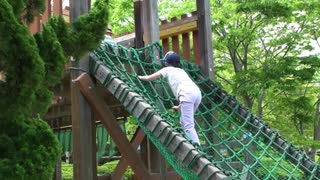 【生駒山麓公園】木製遊具で遊ぶあい❤うんていは飛ばしましたwww