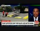 トランプ支持者が道路のBLM黄文字を黒ペンキで消す...仕込み？ドンが笑う