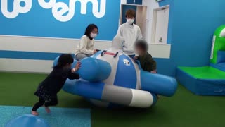 【トンデミ】ふわふわ遊具で遊ぶあい❤みんな集まってきたwww